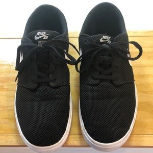 Nike SB Skateboarding Shoe - Size 9 (Men's)
